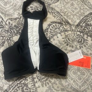 Gianni Bini Mac and white bikini top size medium